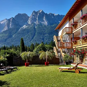 Romantik Alpenhotel Waxenstein Germany
